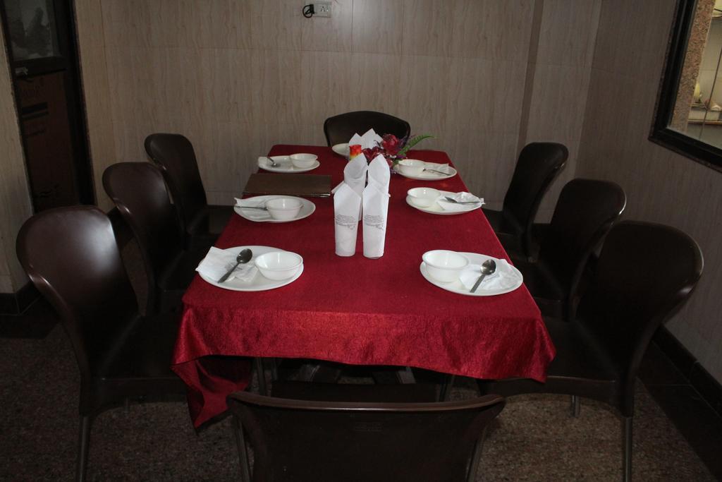 Hotel Aananda Haridwār Esterno foto