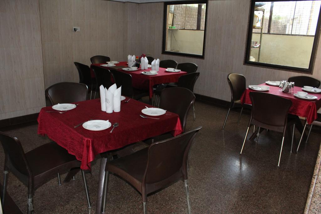 Hotel Aananda Haridwār Esterno foto
