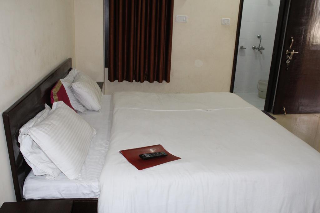 Hotel Aananda Haridwār Esterno foto